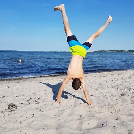 Weisse Reetdachkate 1